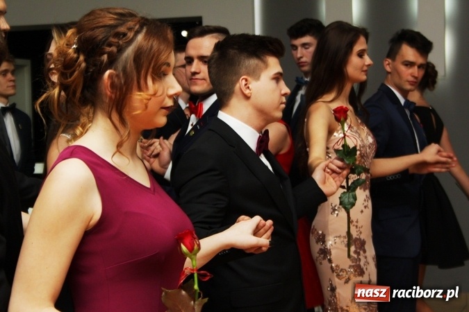 Zdjęcie w galerii na portalu naszraciborz.pl: Sezon studniówkowy trwa - dziś w Bravo bawi się Mechanik FOTO i WIDEO wiadomości z regionu