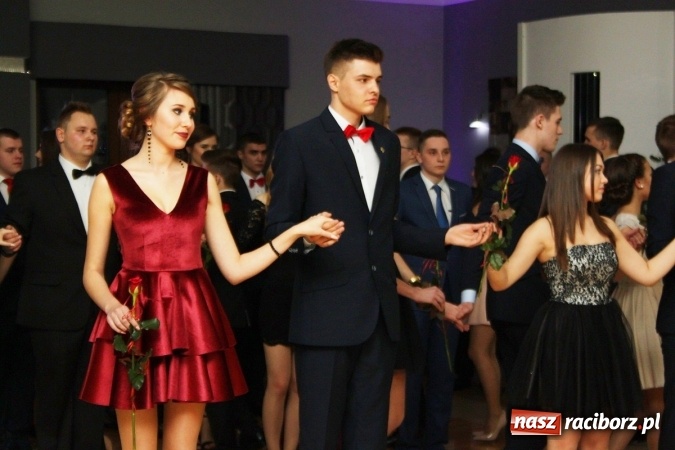 Zdjęcie w galerii na portalu naszraciborz.pl: Sezon studniówkowy trwa - dziś w Bravo bawi się Mechanik FOTO i WIDEO wiadomości z regionu