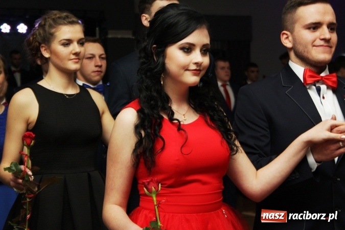 Zdjęcie w galerii na portalu naszraciborz.pl: Sezon studniówkowy trwa - dziś w Bravo bawi się Mechanik FOTO i WIDEO wiadomości z regionu