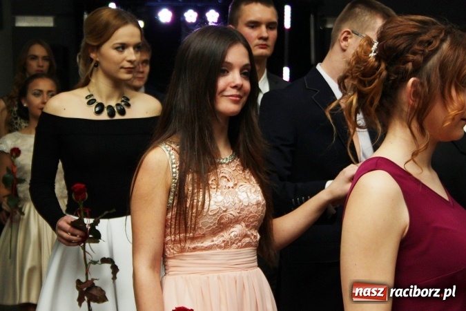 Zdjęcie w galerii na portalu naszraciborz.pl: Sezon studniówkowy trwa - dziś w Bravo bawi się Mechanik FOTO i WIDEO wiadomości z regionu