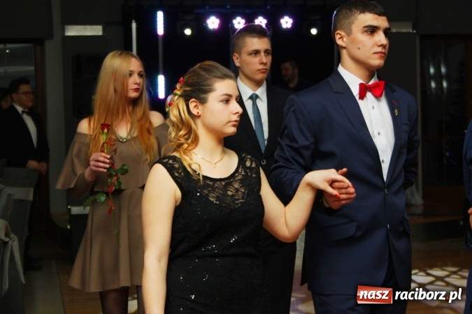 Zdjęcie w galerii na portalu naszraciborz.pl: Sezon studniówkowy trwa - dziś w Bravo bawi się Mechanik FOTO i WIDEO wiadomości z regionu