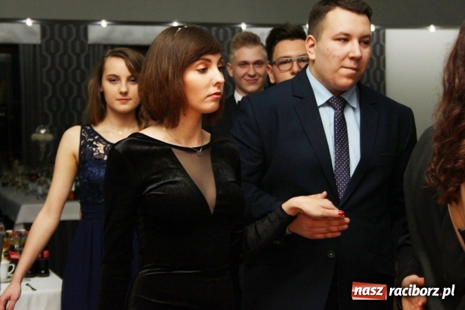 Zdjęcie w galerii na portalu naszraciborz.pl: Sezon studniówkowy trwa - dziś w Bravo bawi się Mechanik FOTO i WIDEO wiadomości z regionu