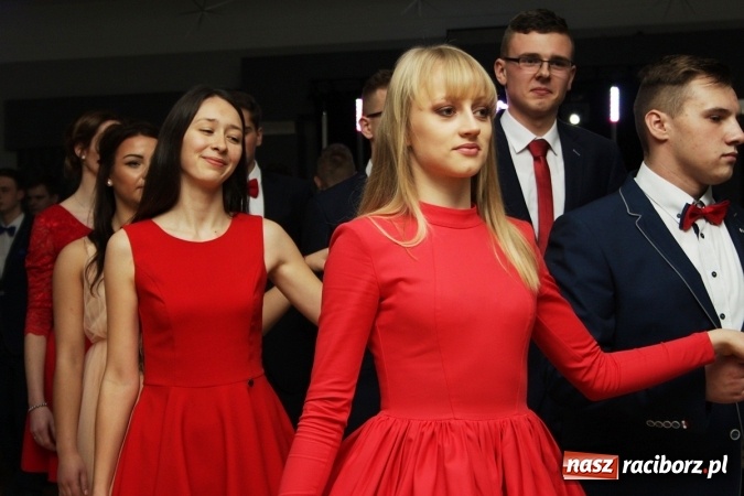 Zdjęcie w galerii na portalu naszraciborz.pl: Sezon studniówkowy trwa - dziś w Bravo bawi się Mechanik FOTO i WIDEO wiadomości z regionu