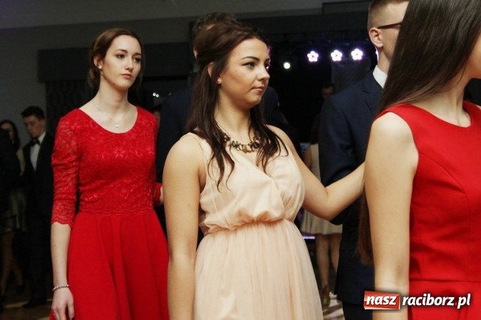 Zdjęcie w galerii na portalu naszraciborz.pl: Sezon studniówkowy trwa - dziś w Bravo bawi się Mechanik FOTO i WIDEO wiadomości z regionu