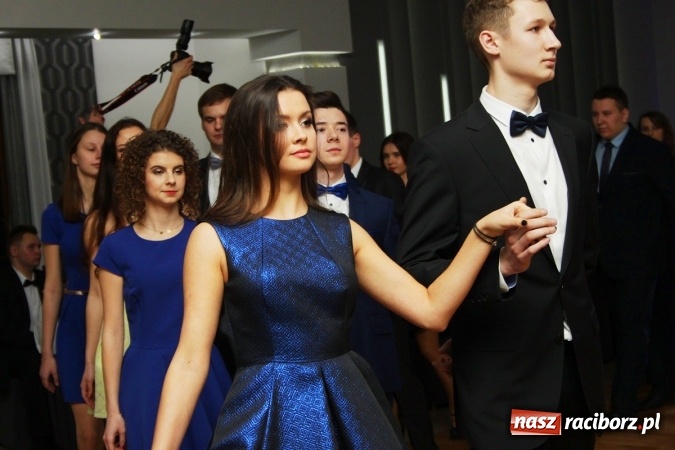 Zdjęcie w galerii na portalu naszraciborz.pl: Sezon studniówkowy trwa - dziś w Bravo bawi się Mechanik FOTO i WIDEO wiadomości z regionu