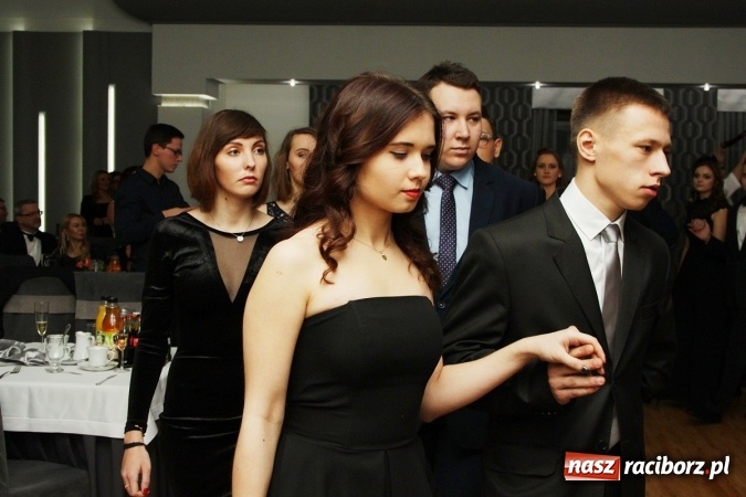 Zdjęcie w galerii na portalu naszraciborz.pl: Sezon studniówkowy trwa - dziś w Bravo bawi się Mechanik FOTO i WIDEO wiadomości z regionu