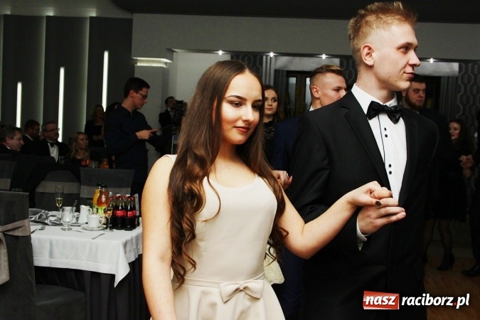 Zdjęcie w galerii na portalu naszraciborz.pl: Sezon studniówkowy trwa - dziś w Bravo bawi się Mechanik FOTO i WIDEO wiadomości z regionu