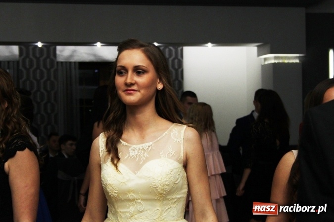 Zdjęcie w galerii na portalu naszraciborz.pl: Sezon studniówkowy trwa - dziś w Bravo bawi się Mechanik FOTO i WIDEO wiadomości z regionu