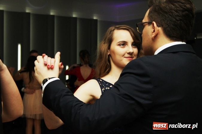 Zdjęcie w galerii na portalu naszraciborz.pl: Sezon studniówkowy trwa - dziś w Bravo bawi się Mechanik FOTO i WIDEO wiadomości z regionu