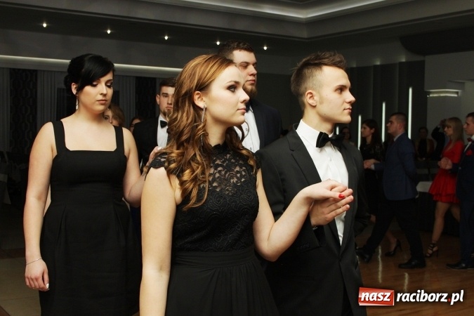 Zdjęcie w galerii na portalu naszraciborz.pl: Sezon studniówkowy trwa - dziś w Bravo bawi się Mechanik FOTO i WIDEO wiadomości z regionu