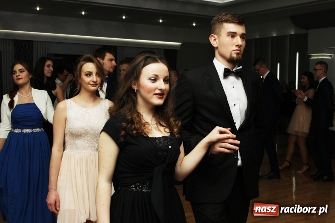 Zdjęcie w galerii na portalu naszraciborz.pl: Sezon studniówkowy trwa - dziś w Bravo bawi się Mechanik FOTO i WIDEO wiadomości z regionu