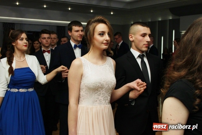 Zdjęcie w galerii na portalu naszraciborz.pl: Sezon studniówkowy trwa - dziś w Bravo bawi się Mechanik FOTO i WIDEO wiadomości z regionu