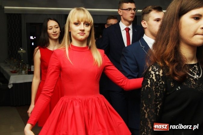 Zdjęcie w galerii na portalu naszraciborz.pl: Sezon studniówkowy trwa - dziś w Bravo bawi się Mechanik FOTO i WIDEO wiadomości z regionu