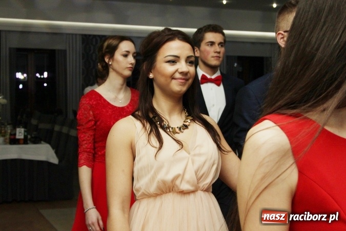 Zdjęcie w galerii na portalu naszraciborz.pl: Sezon studniówkowy trwa - dziś w Bravo bawi się Mechanik FOTO i WIDEO wiadomości z regionu