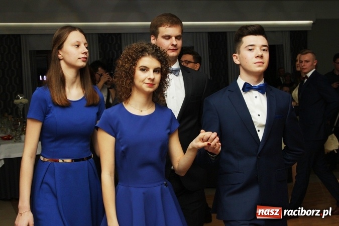 Zdjęcie w galerii na portalu naszraciborz.pl: Sezon studniówkowy trwa - dziś w Bravo bawi się Mechanik FOTO i WIDEO wiadomości z regionu