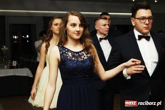 Zdjęcie w galerii na portalu naszraciborz.pl: Sezon studniówkowy trwa - dziś w Bravo bawi się Mechanik FOTO i WIDEO wiadomości z regionu