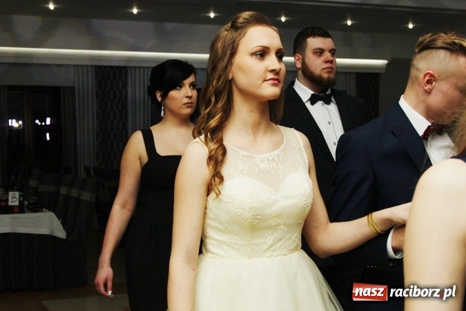 Zdjęcie w galerii na portalu naszraciborz.pl: Sezon studniówkowy trwa - dziś w Bravo bawi się Mechanik FOTO i WIDEO wiadomości z regionu