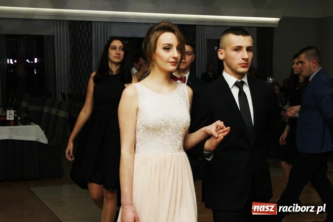 Zdjęcie w galerii na portalu naszraciborz.pl: Sezon studniówkowy trwa - dziś w Bravo bawi się Mechanik FOTO i WIDEO wiadomości z regionu