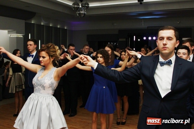 Zdjęcie w galerii na portalu naszraciborz.pl: Sezon studniówkowy trwa - dziś w Bravo bawi się Mechanik FOTO i WIDEO wiadomości z regionu