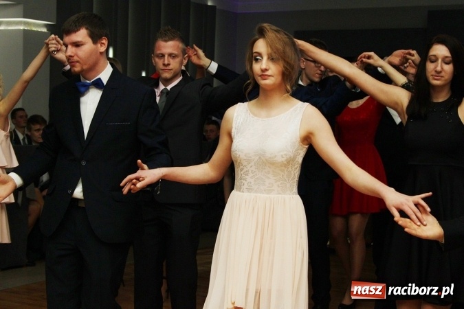 Zdjęcie w galerii na portalu naszraciborz.pl: Sezon studniówkowy trwa - dziś w Bravo bawi się Mechanik FOTO i WIDEO wiadomości z regionu