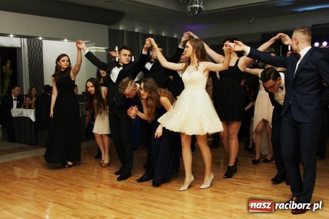 Zdjęcie w galerii na portalu naszraciborz.pl: Sezon studniówkowy trwa - dziś w Bravo bawi się Mechanik FOTO i WIDEO wiadomości z regionu