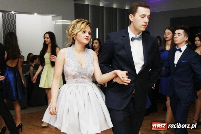 Zdjęcie w galerii na portalu naszraciborz.pl: Sezon studniówkowy trwa - dziś w Bravo bawi się Mechanik FOTO i WIDEO wiadomości z regionu