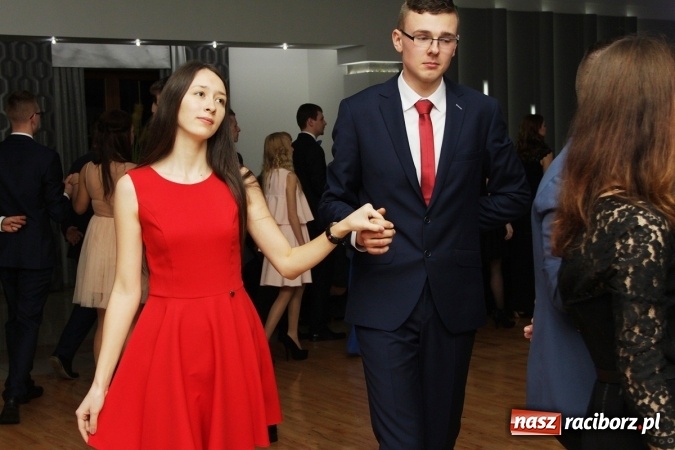 Zdjęcie w galerii na portalu naszraciborz.pl: Sezon studniówkowy trwa - dziś w Bravo bawi się Mechanik FOTO i WIDEO wiadomości z regionu