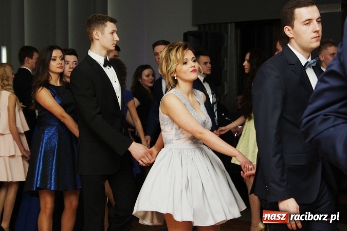 Zdjęcie w galerii na portalu naszraciborz.pl: Sezon studniówkowy trwa - dziś w Bravo bawi się Mechanik FOTO i WIDEO wiadomości z regionu