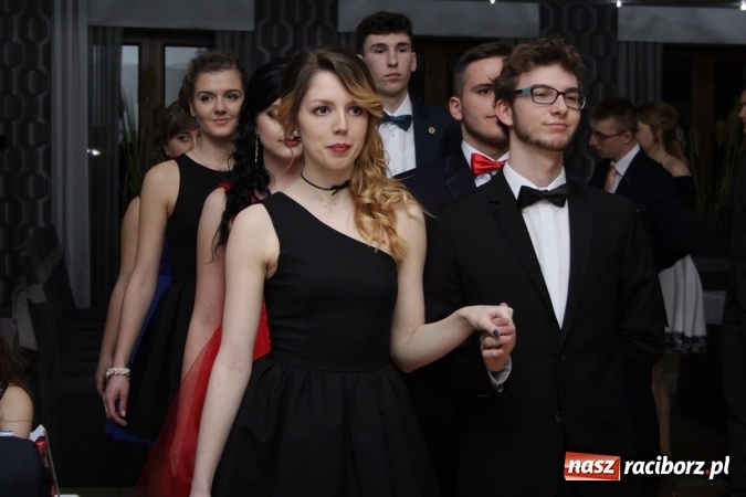 Zdjęcie w galerii na portalu naszraciborz.pl: Sezon studniówkowy trwa - dziś w Bravo bawi się Mechanik FOTO i WIDEO wiadomości z regionu