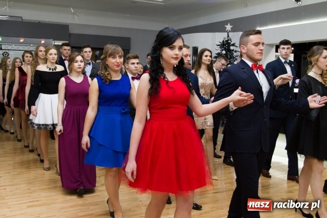 Zdjęcie w galerii na portalu naszraciborz.pl: Sezon studniówkowy trwa - dziś w Bravo bawi się Mechanik FOTO i WIDEO wiadomości z regionu