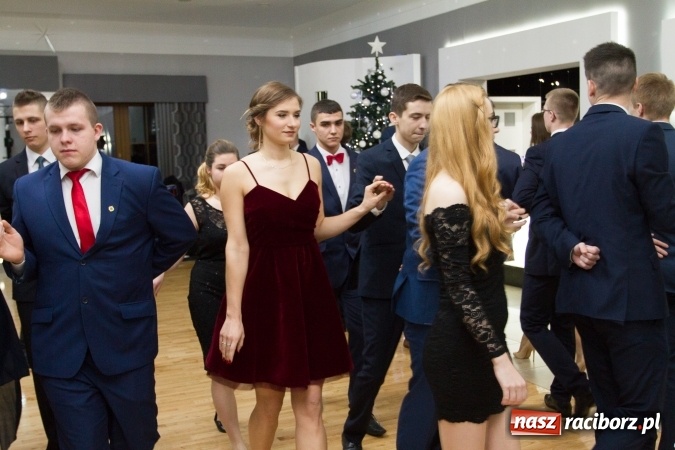 Zdjęcie w galerii na portalu naszraciborz.pl: Sezon studniówkowy trwa - dziś w Bravo bawi się Mechanik FOTO i WIDEO wiadomości z regionu