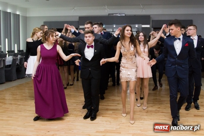 Zdjęcie w galerii na portalu naszraciborz.pl: Sezon studniówkowy trwa - dziś w Bravo bawi się Mechanik FOTO i WIDEO wiadomości z regionu