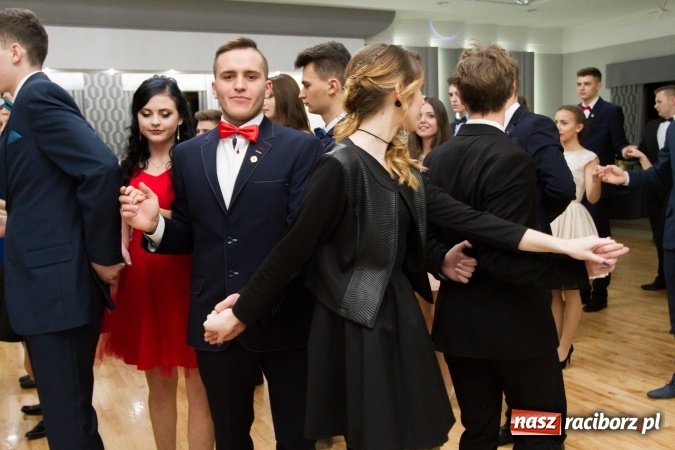 Zdjęcie w galerii na portalu naszraciborz.pl: Sezon studniówkowy trwa - dziś w Bravo bawi się Mechanik FOTO i WIDEO wiadomości z regionu