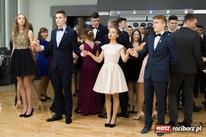 Zdjęcie w galerii na portalu naszraciborz.pl: Sezon studniówkowy trwa - dziś w Bravo bawi się Mechanik FOTO i WIDEO wiadomości z regionu