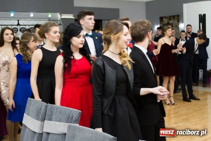 Zdjęcie w galerii na portalu naszraciborz.pl: Sezon studniówkowy trwa - dziś w Bravo bawi się Mechanik FOTO i WIDEO wiadomości z regionu