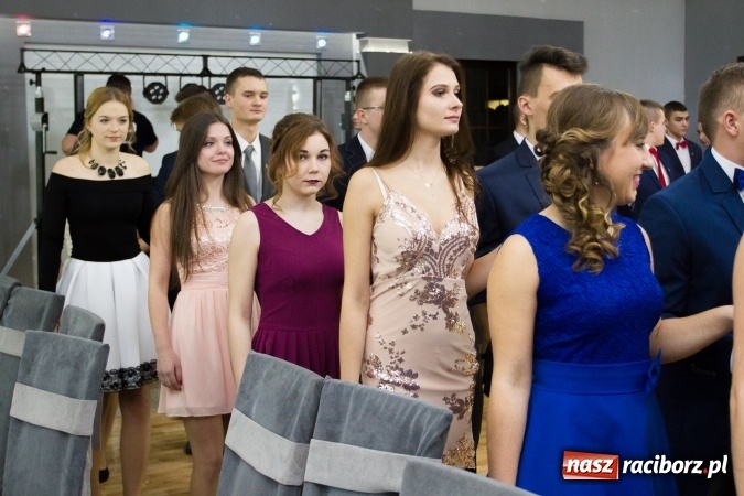 Zdjęcie w galerii na portalu naszraciborz.pl: Sezon studniówkowy trwa - dziś w Bravo bawi się Mechanik FOTO i WIDEO wiadomości z regionu