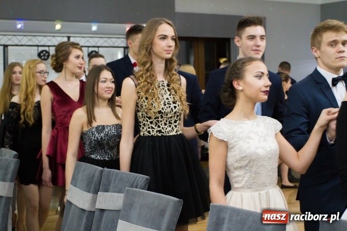 Zdjęcie w galerii na portalu naszraciborz.pl: Sezon studniówkowy trwa - dziś w Bravo bawi się Mechanik FOTO i WIDEO wiadomości z regionu