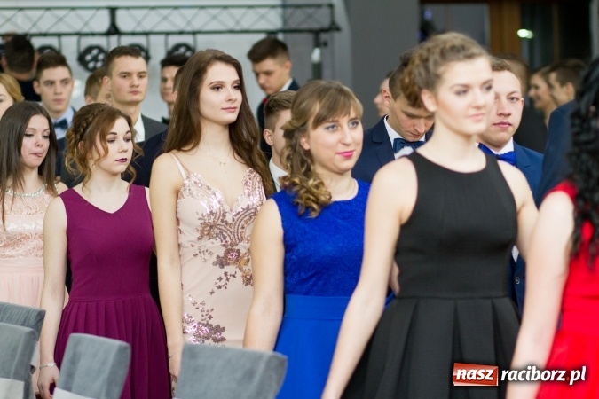 Zdjęcie w galerii na portalu naszraciborz.pl: Sezon studniówkowy trwa - dziś w Bravo bawi się Mechanik FOTO i WIDEO wiadomości z regionu