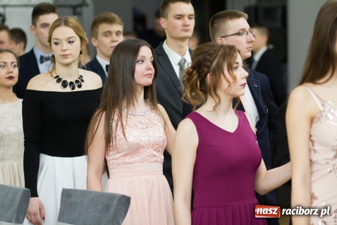 Zdjęcie w galerii na portalu naszraciborz.pl: Sezon studniówkowy trwa - dziś w Bravo bawi się Mechanik FOTO i WIDEO wiadomości z regionu