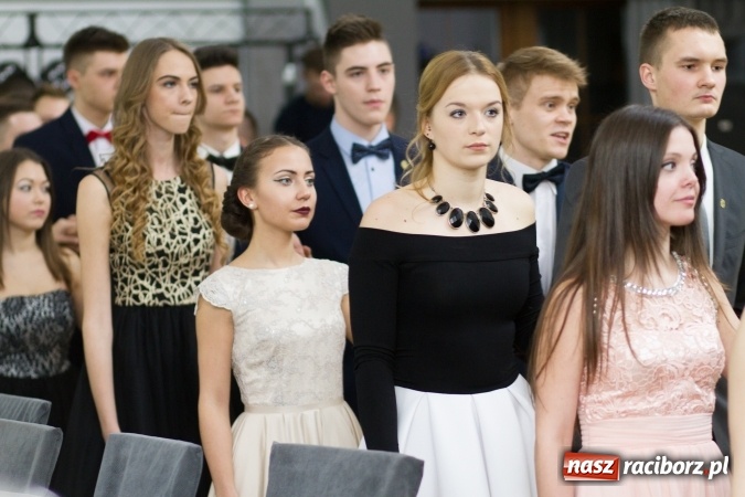 Zdjęcie w galerii na portalu naszraciborz.pl: Sezon studniówkowy trwa - dziś w Bravo bawi się Mechanik FOTO i WIDEO wiadomości z regionu