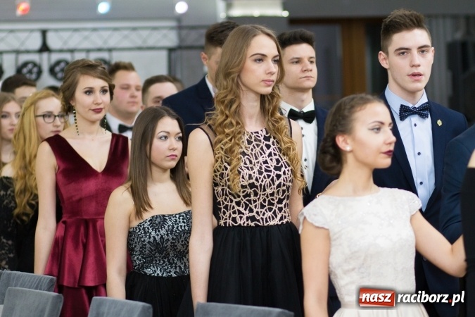 Zdjęcie w galerii na portalu naszraciborz.pl: Sezon studniówkowy trwa - dziś w Bravo bawi się Mechanik FOTO i WIDEO wiadomości z regionu