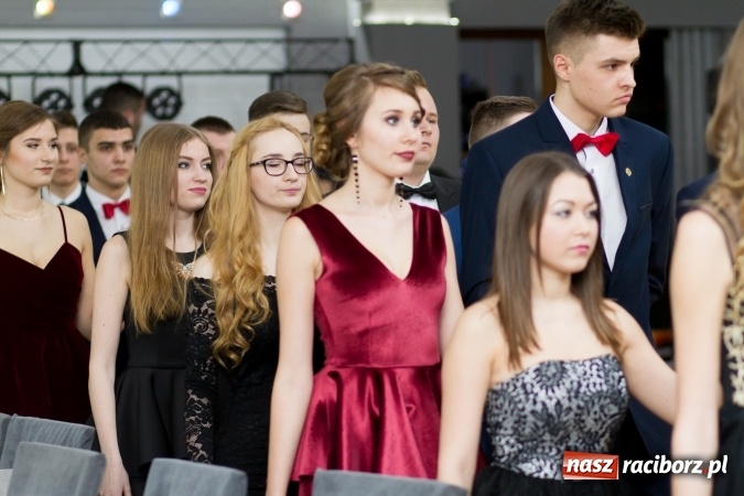 Zdjęcie w galerii na portalu naszraciborz.pl: Sezon studniówkowy trwa - dziś w Bravo bawi się Mechanik FOTO i WIDEO wiadomości z regionu