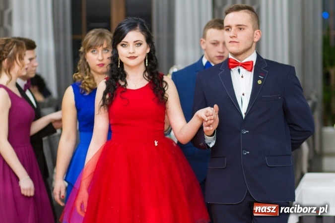 Zdjęcie w galerii na portalu naszraciborz.pl: Sezon studniówkowy trwa - dziś w Bravo bawi się Mechanik FOTO i WIDEO wiadomości z regionu