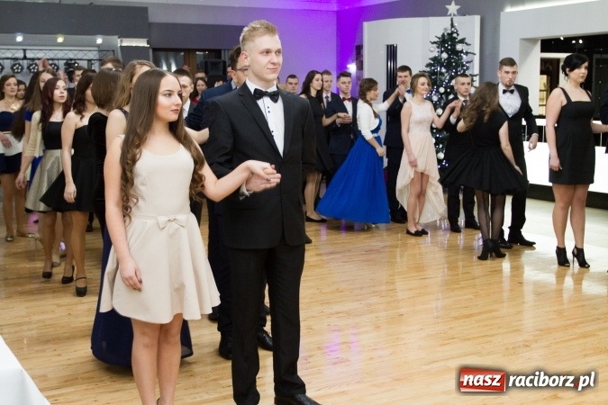 Zdjęcie w galerii na portalu naszraciborz.pl: Sezon studniówkowy trwa - dziś w Bravo bawi się Mechanik FOTO i WIDEO wiadomości z regionu