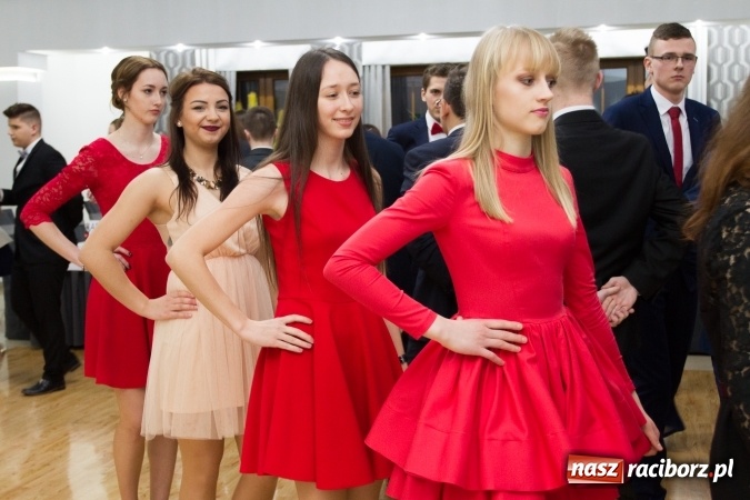 Zdjęcie w galerii na portalu naszraciborz.pl: Sezon studniówkowy trwa - dziś w Bravo bawi się Mechanik FOTO i WIDEO wiadomości z regionu