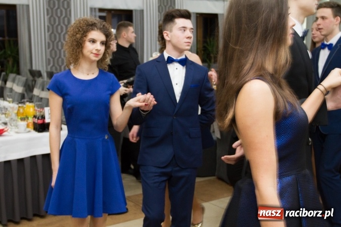 Zdjęcie w galerii na portalu naszraciborz.pl: Sezon studniówkowy trwa - dziś w Bravo bawi się Mechanik FOTO i WIDEO wiadomości z regionu