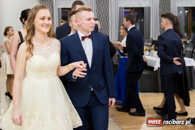 Zdjęcie w galerii na portalu naszraciborz.pl: Sezon studniówkowy trwa - dziś w Bravo bawi się Mechanik FOTO i WIDEO wiadomości z regionu