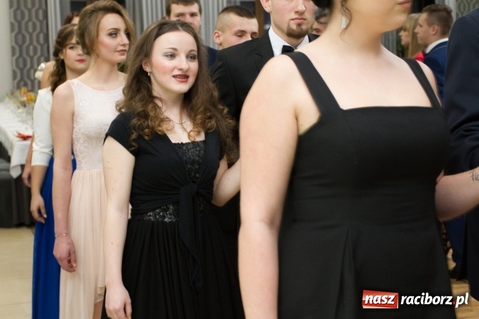 Zdjęcie w galerii na portalu naszraciborz.pl: Sezon studniówkowy trwa - dziś w Bravo bawi się Mechanik FOTO i WIDEO wiadomości z regionu