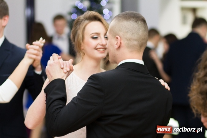 Zdjęcie w galerii na portalu naszraciborz.pl: Sezon studniówkowy trwa - dziś w Bravo bawi się Mechanik FOTO i WIDEO wiadomości z regionu