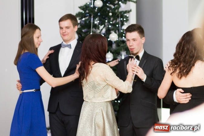 Zdjęcie w galerii na portalu naszraciborz.pl: Sezon studniówkowy trwa - dziś w Bravo bawi się Mechanik FOTO i WIDEO wiadomości z regionu